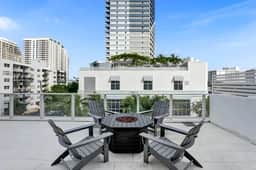 Lux Beach Condo. Hotel Amenities