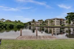 Walk to Wilton Dr | Waterfront Home. Kayaks & BBQ