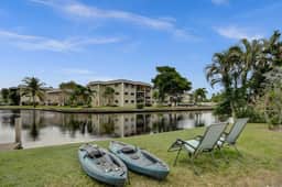 Walk to Wilton Dr | Waterfront Home. Kayaks & BBQ