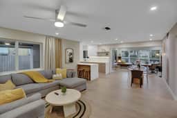 Walk to Wilton Dr | Waterfront Home. Kayaks & BBQ