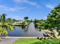 Waterfront Heated Saltwater Pool & Kayaks