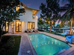 Waterfront Heated Saltwater Pool & Kayaks