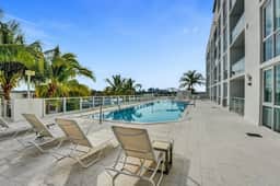 Monthly - Lux Condo - Huge Private Patio  - Hotel Amenities