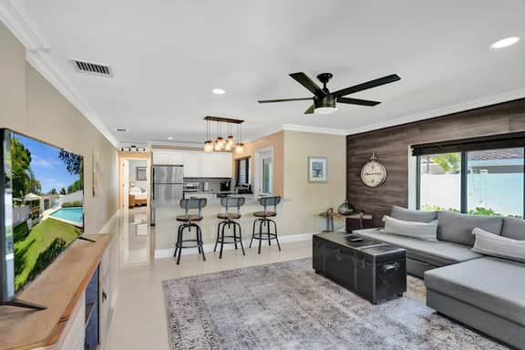 Romantic Retreat w/ Private Pool. Near Las Olas