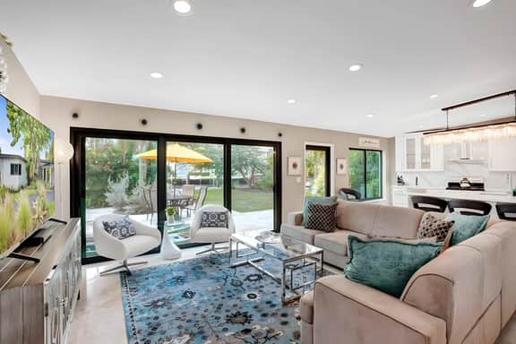 Private Waterfront Home in Wilton Manors | Kayaks & BBQ | Minutes From The Beach