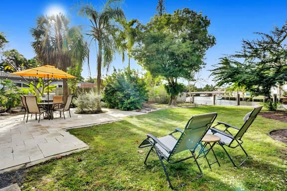 Private Waterfront Home in Wilton Manors | Kayaks & BBQ | Minutes From The Beach