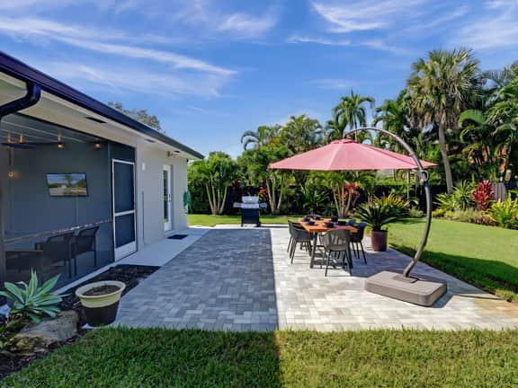 Wiltons Garden Getaway | Walk to Wilton Dr | BBQ