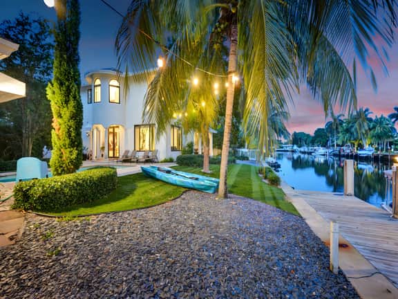 Waterfront Heated Saltwater Pool & Kayaks