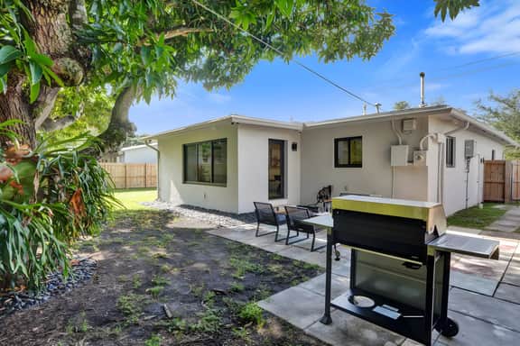 Stylish 2BR • Game Room • Big Yard • Near Beach