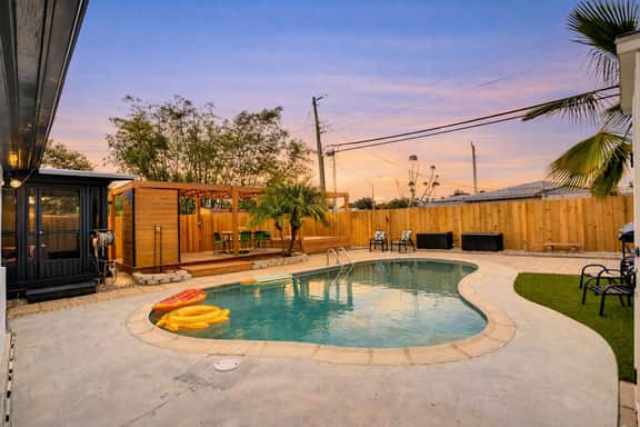 Private Paradise | Pool/BBQ/Gazebo | New Renovated