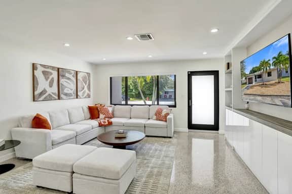 Monthly - 1228 Stylish 2BR - Image 3