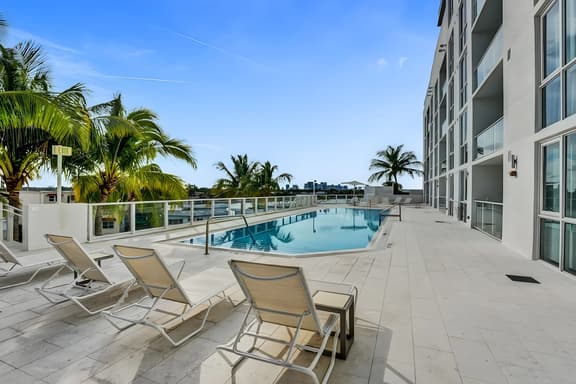 Lux Beach Condo. Hotel Amenities
