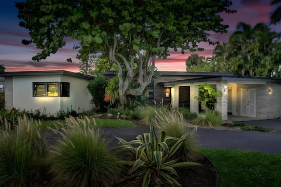 Private Waterfront Home in Wilton Manors | Kayaks & BBQ | Minutes From The Beach