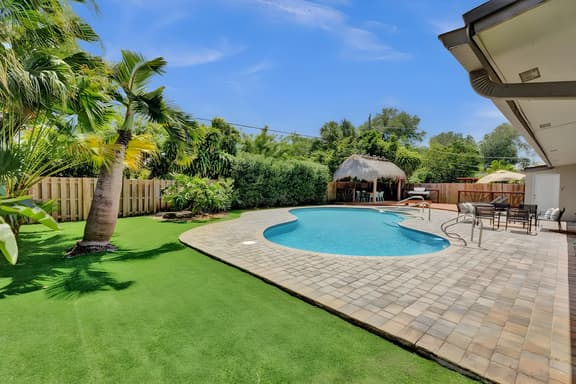Desert Oasis. Private Pool - 10m to Downtown