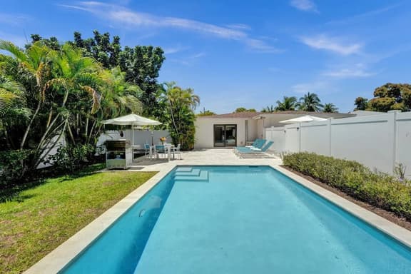 Monthly - 1210 Duplex - Romantic Retreat - Image 1
